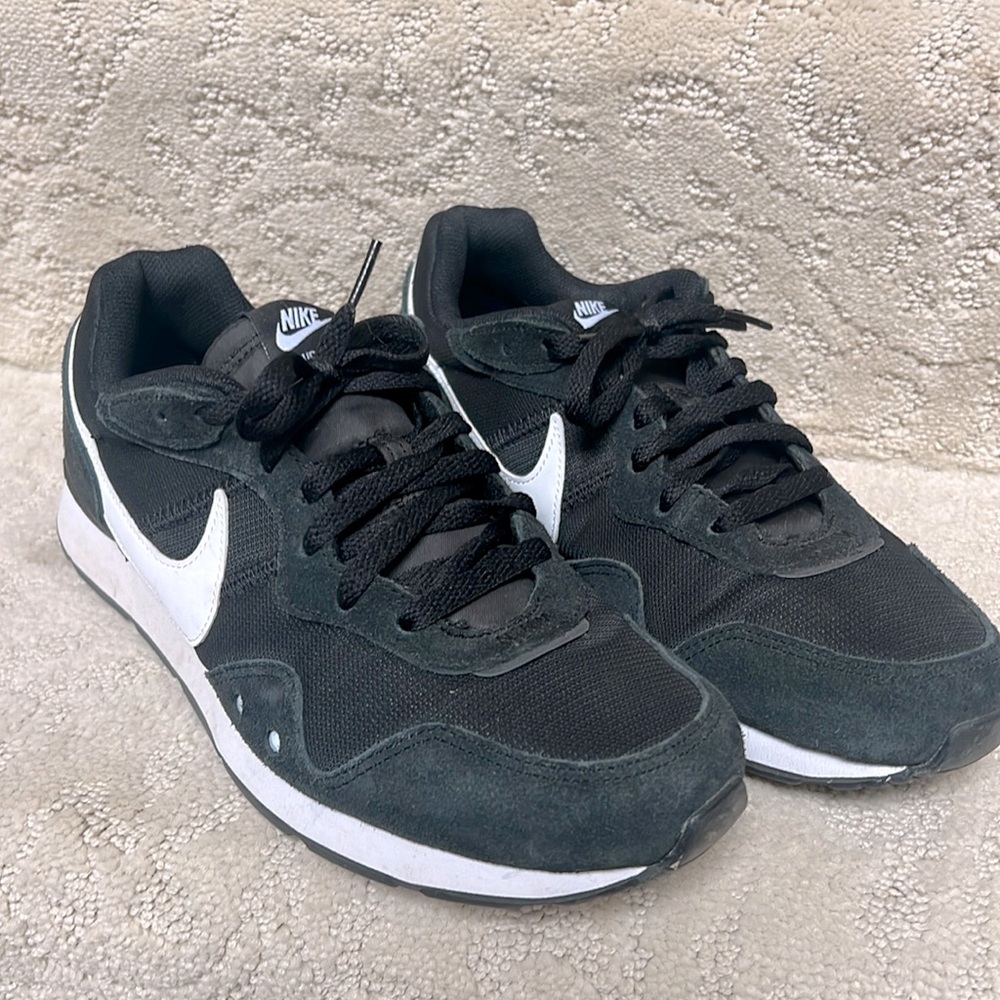 Nike Venture Runner 'Black White' Running Shoes Mens size 9.5